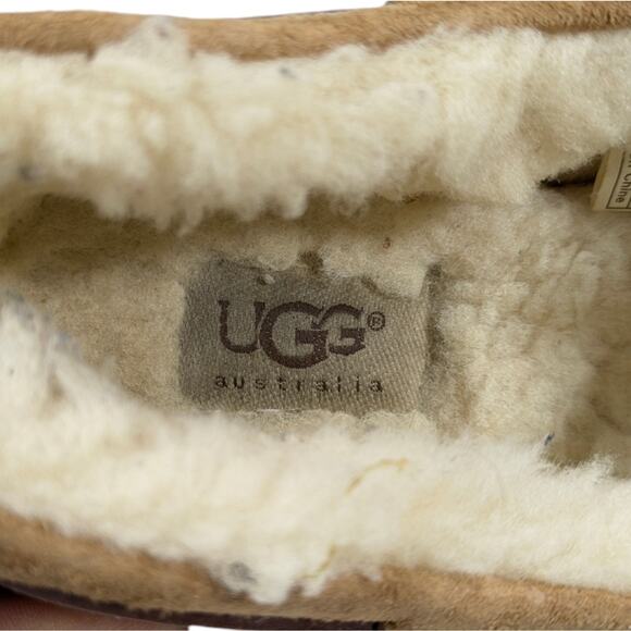 UGG Dakota Slipper/Mocassins GUC $110 Size 7  S3165 - Picture 9 of 11